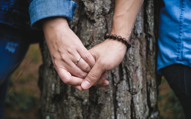 モテ線とは?手相でわかる恋愛運と異性を惹きつける魅力の秘密