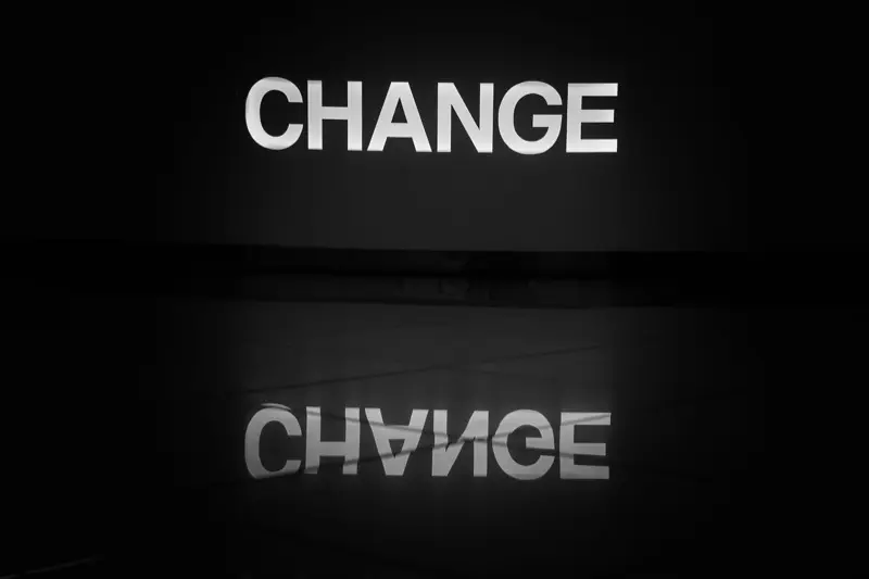 運命線が短い・途中で切れる意味｜仕事運への影響を手相で解説